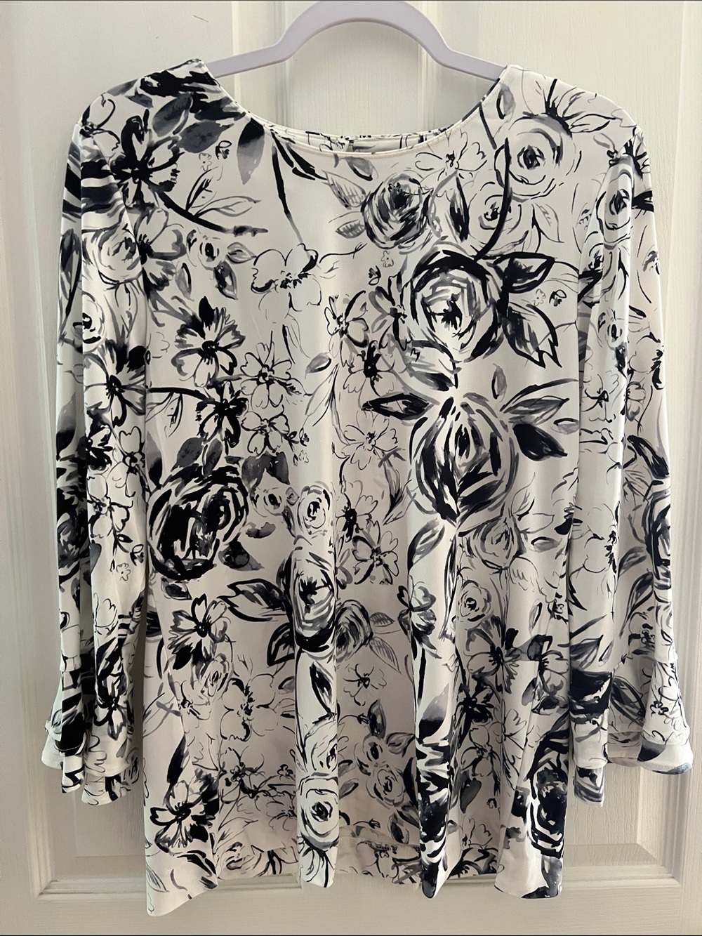 Women’s Long Sleeve Floral Print Top - Black & White